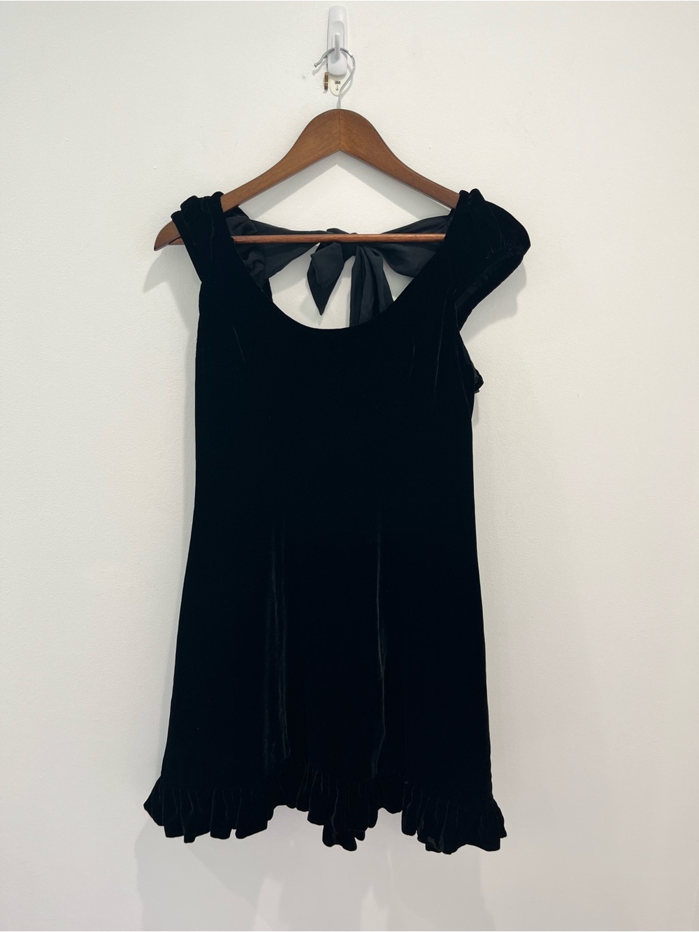 ANTHROPOLGIE Plenty by Tracy Reese Vintage Y2K Black Velvet Bow-Back Mini Dress